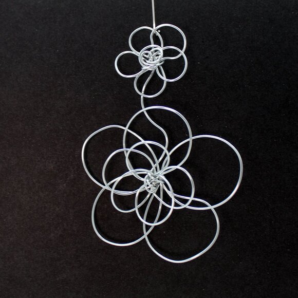 Extra long playful wire flower earrings handmade in Canada - Picture 5 of 6